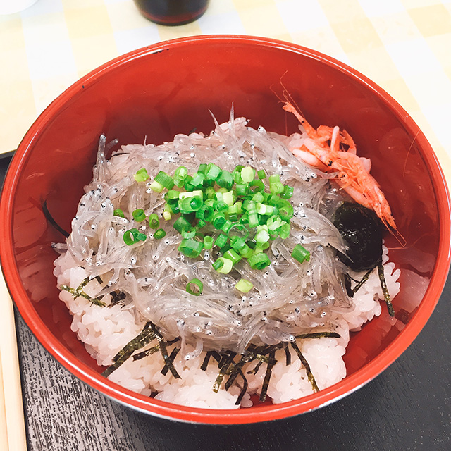 生しらす丼