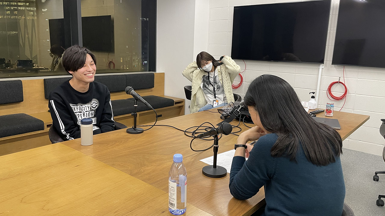 社内ラジオ「サマンサの部屋」の収録風景