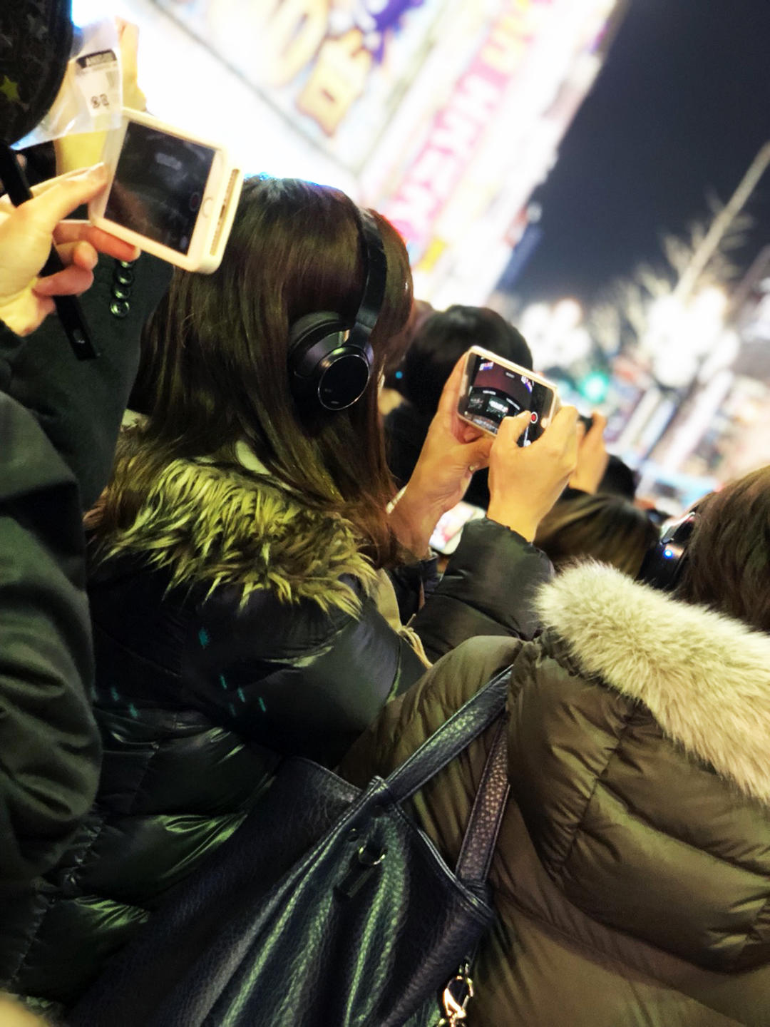 新宿の中心からライブ映像をお届け！