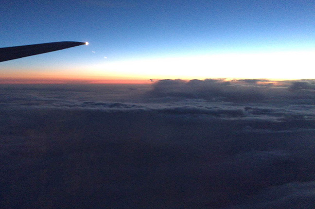 飛行機の上から